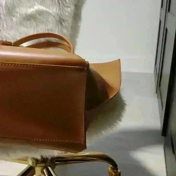 $100 - Italian Leather Tote Bag - Picture 8 of 10